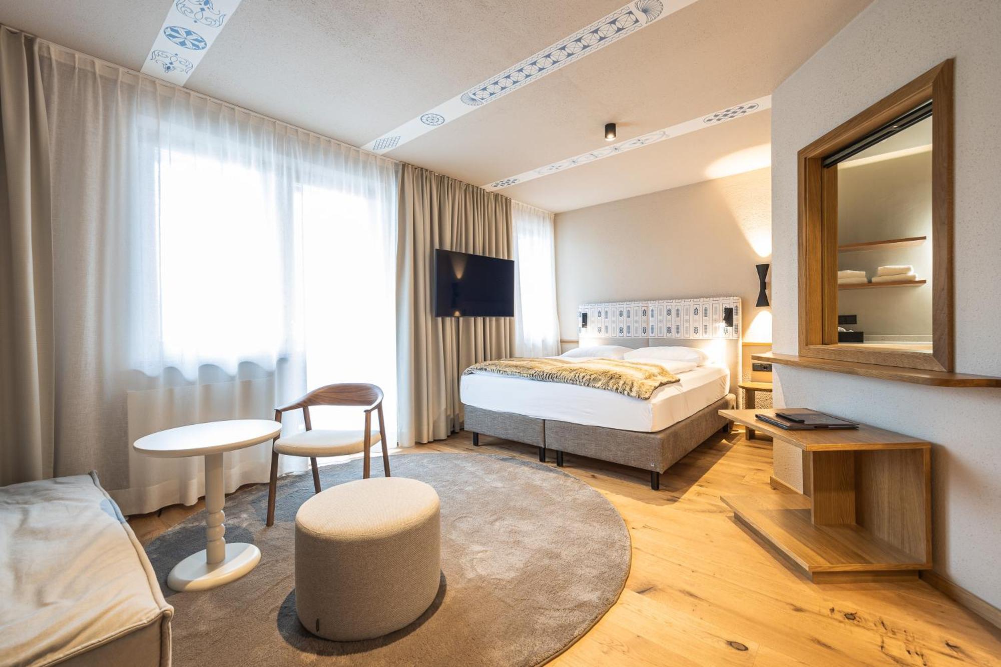 Hotel Neue Post 4*