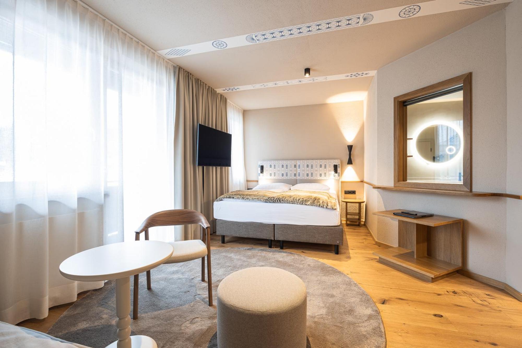 Neue Post Hotel 4*