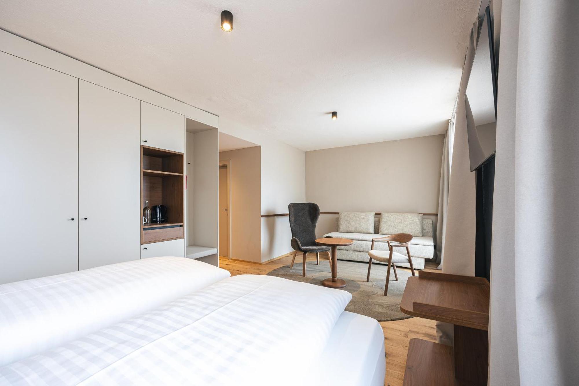 Neue Post Hotel 4*