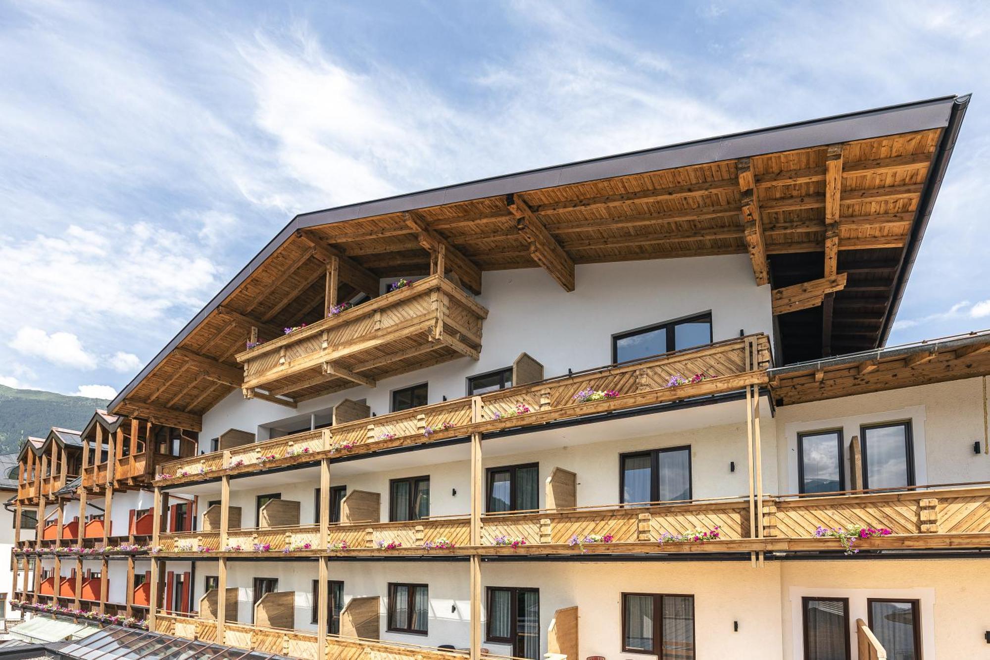 Hotel Neue Post 4*