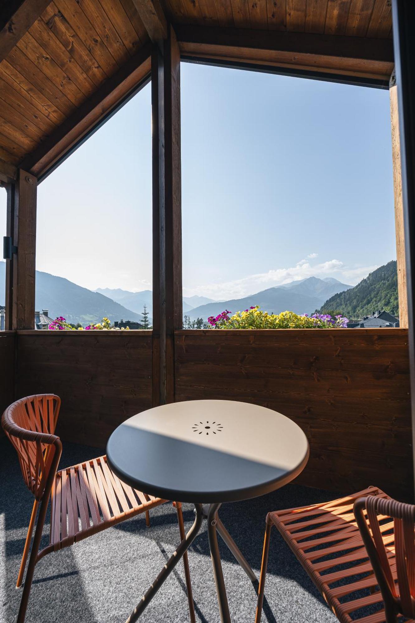 Hotel Neue Post 4*