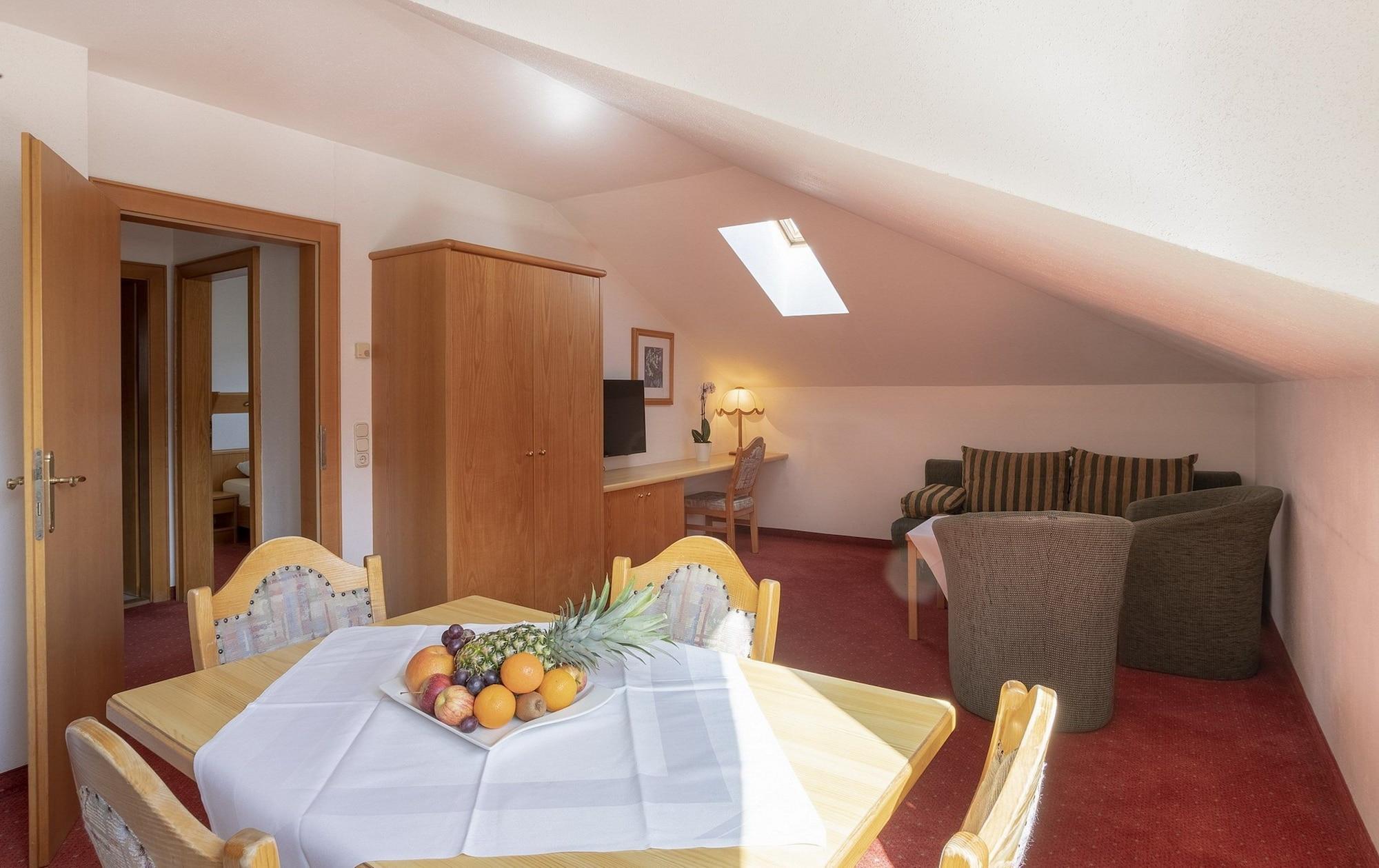 Neue Post Hotel 4*